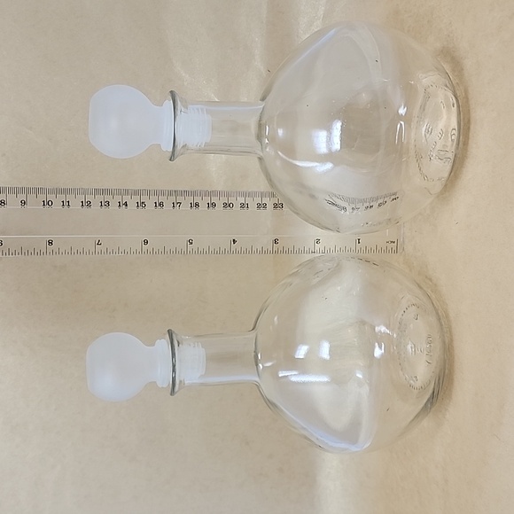 Decanters (2) Made in Italy Frosted Glass Tops - Picture 2 of 5